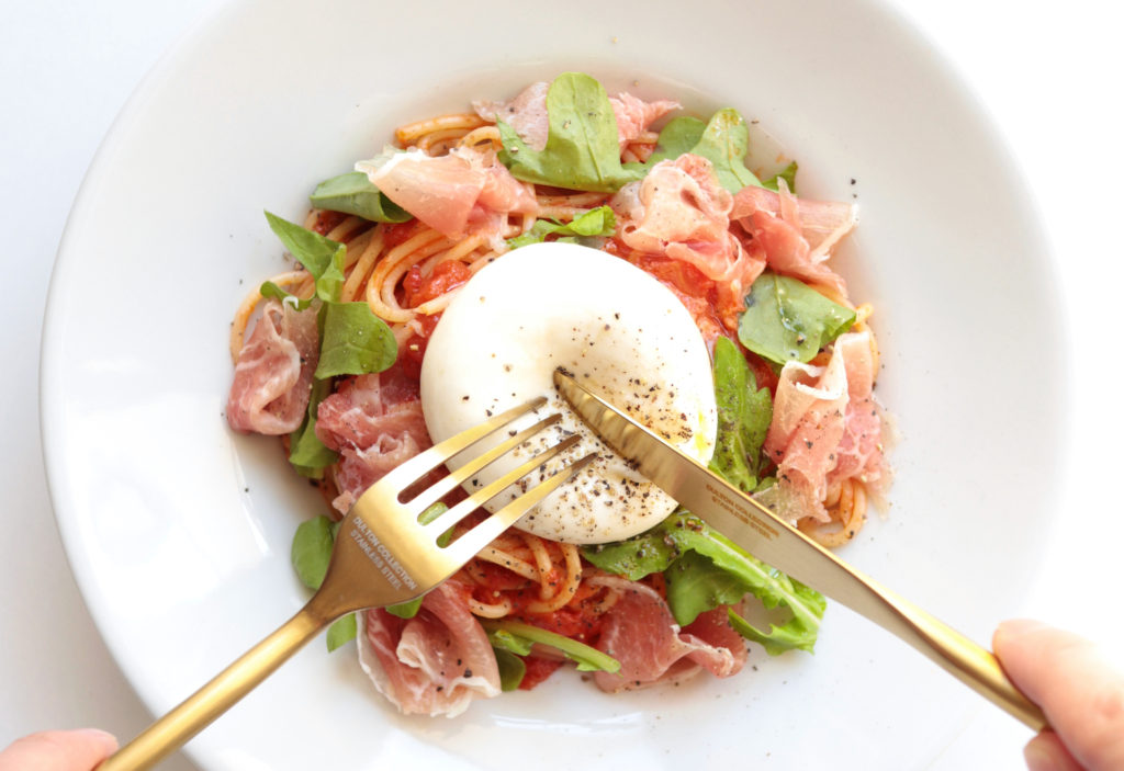 簡単な朝食のフリッタータのレシピ